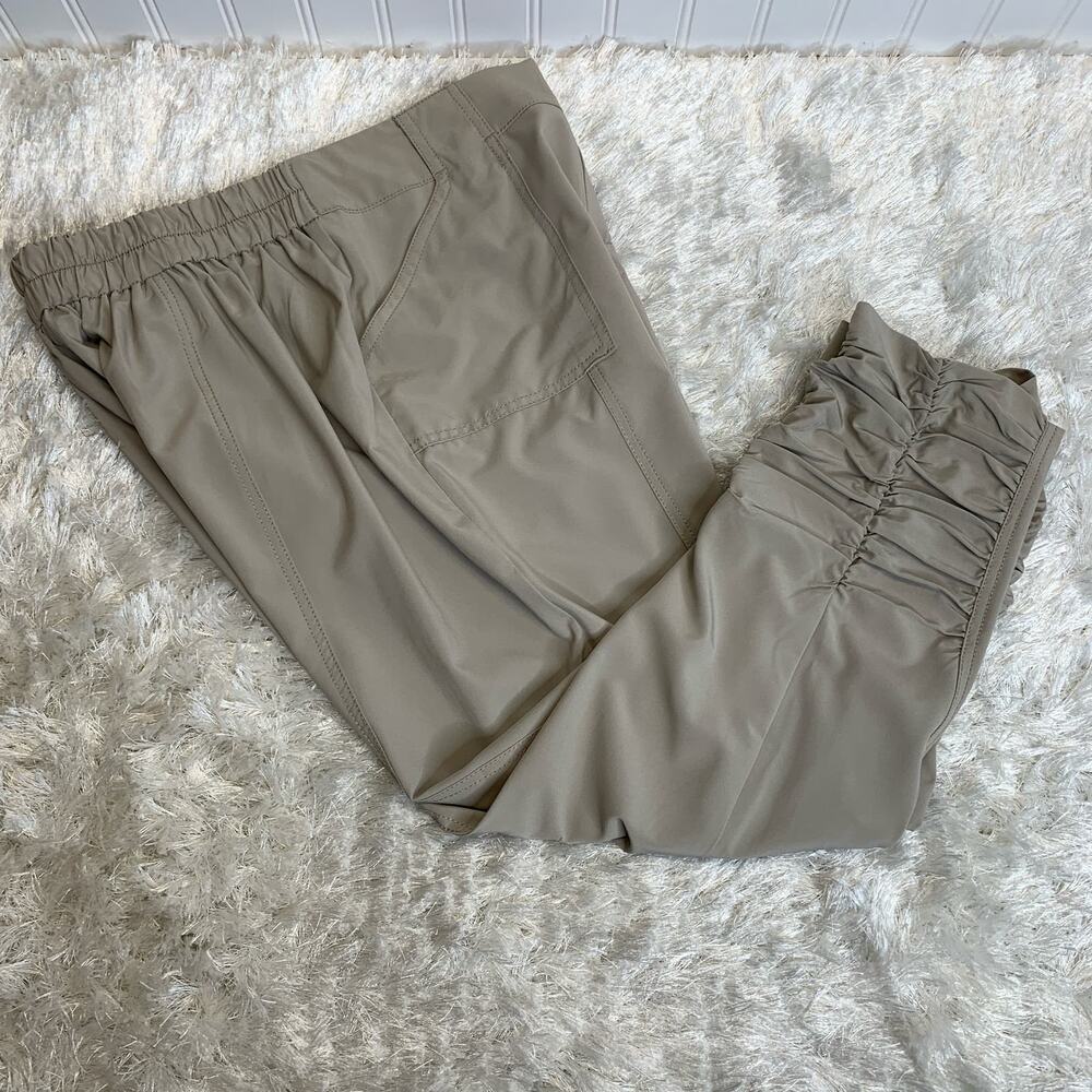 SOHO Tan Athleisure Pants Sz Medium Cropped